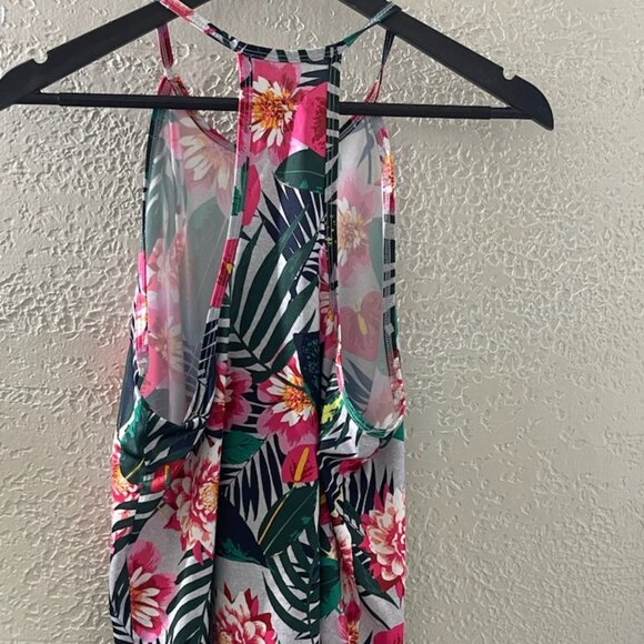 Old Navy Active Size M Lightweight Go-Dry Racerback Sports Tank FLORAL COLOR - Picture 2 of 4